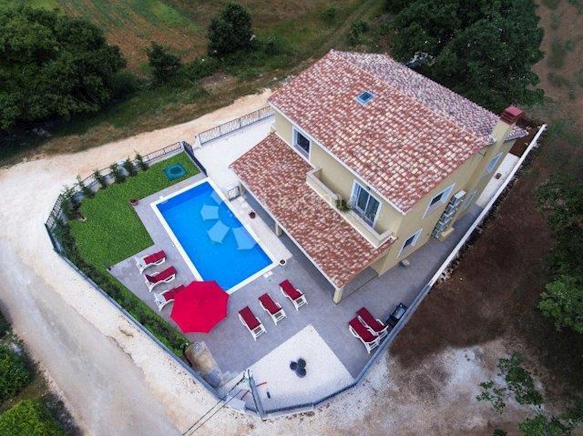 BELLA CASA CON PISCINA