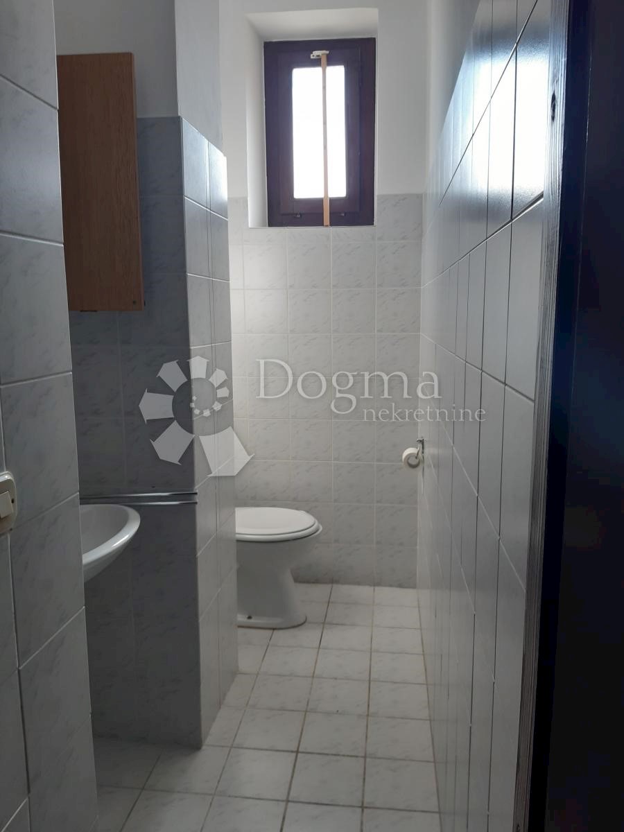 Locale commerciale Ogulin, 73m2