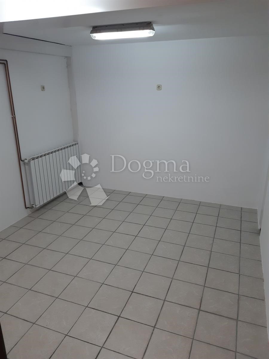 Locale commerciale Ogulin, 73m2