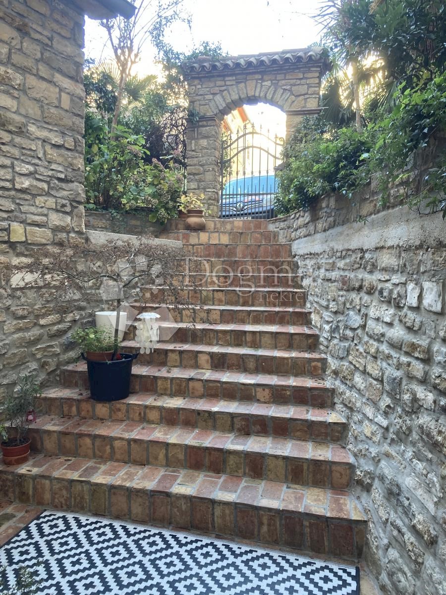 CASA IN CENTRO STORICO CON VISTA MARE