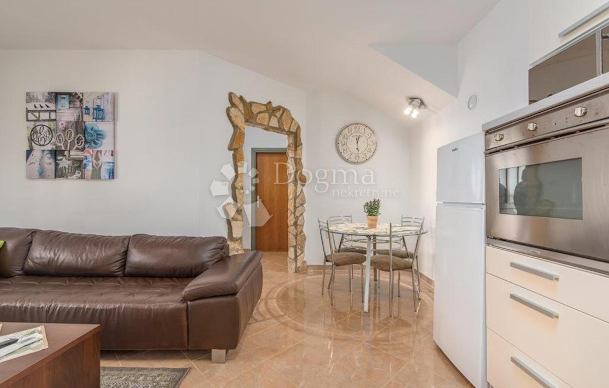 Casa indipendente con piscina e vista sulla natura!