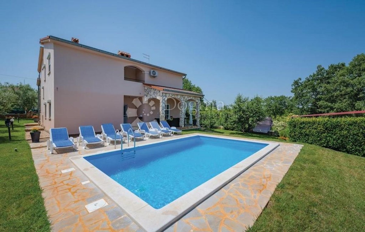 Casa indipendente con piscina e vista sulla natura!