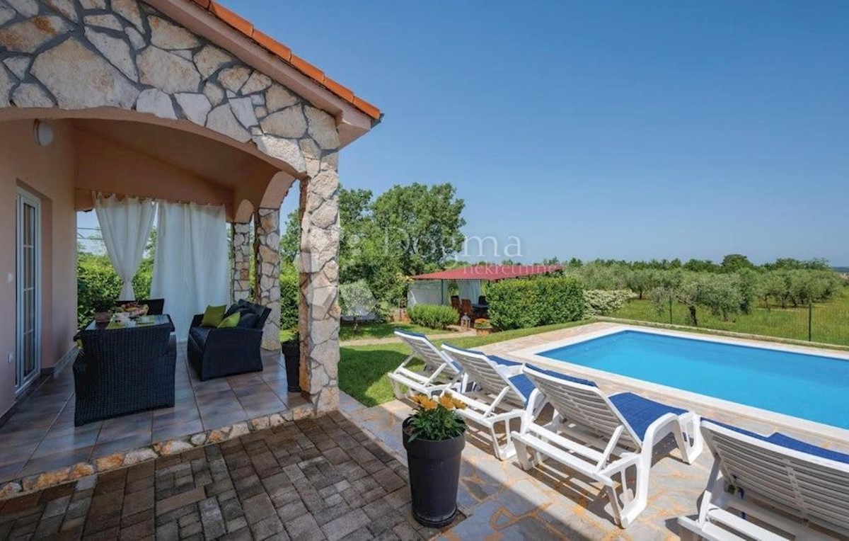 Casa indipendente con piscina e vista sulla natura!