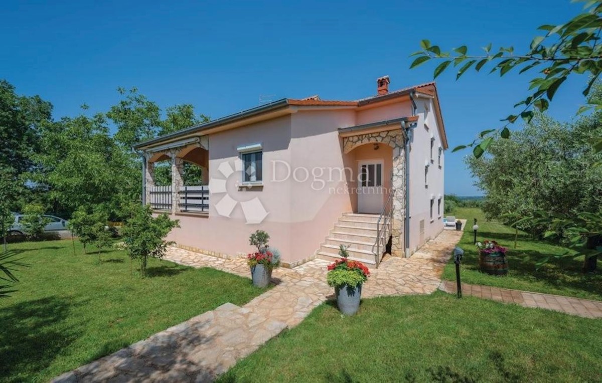 Casa indipendente con piscina e vista sulla natura!