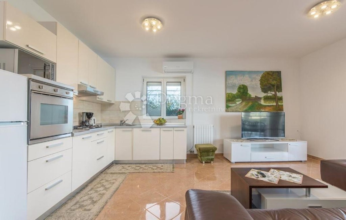 Casa indipendente con piscina e vista sulla natura!