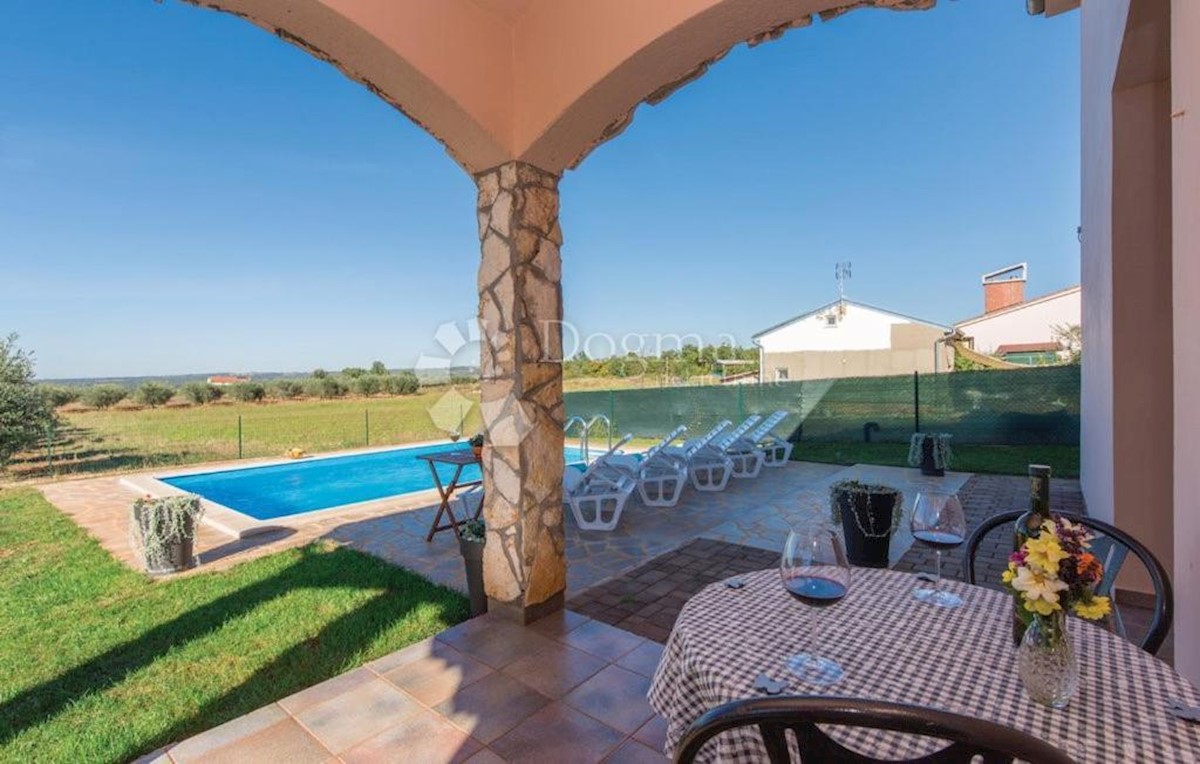 Casa indipendente con piscina e vista sulla natura!