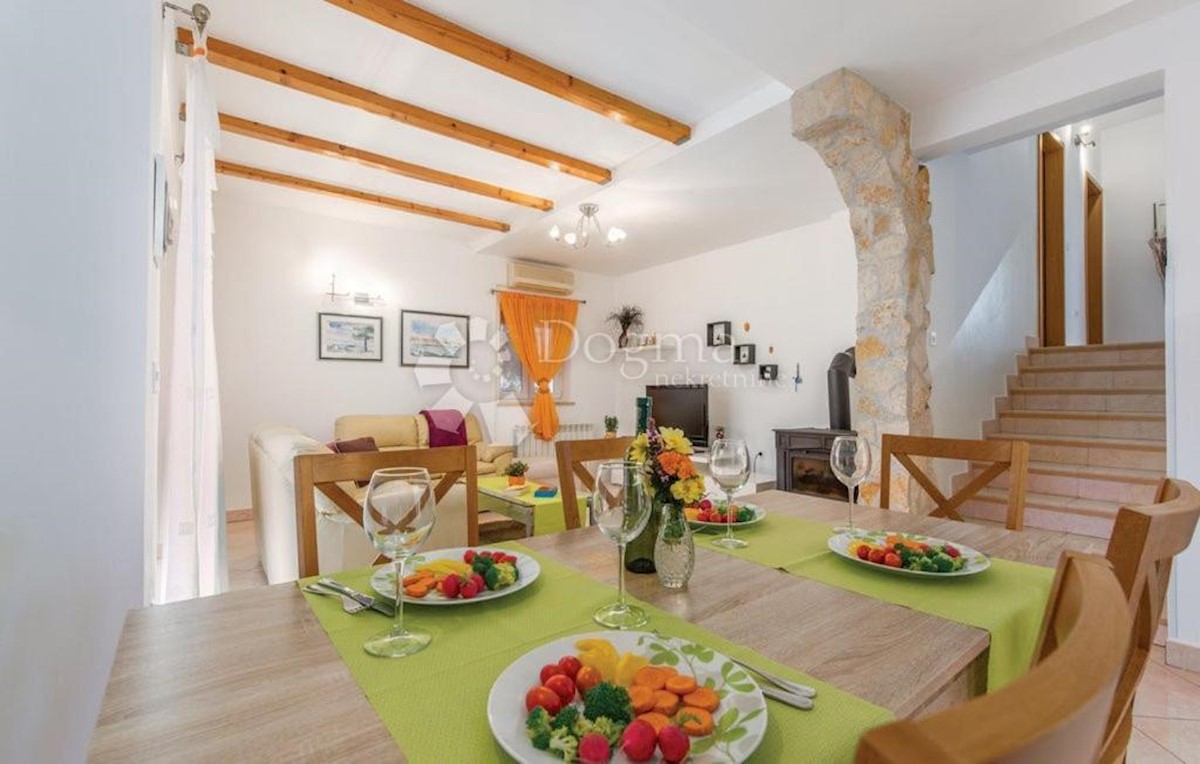 Casa indipendente con piscina e vista sulla natura!