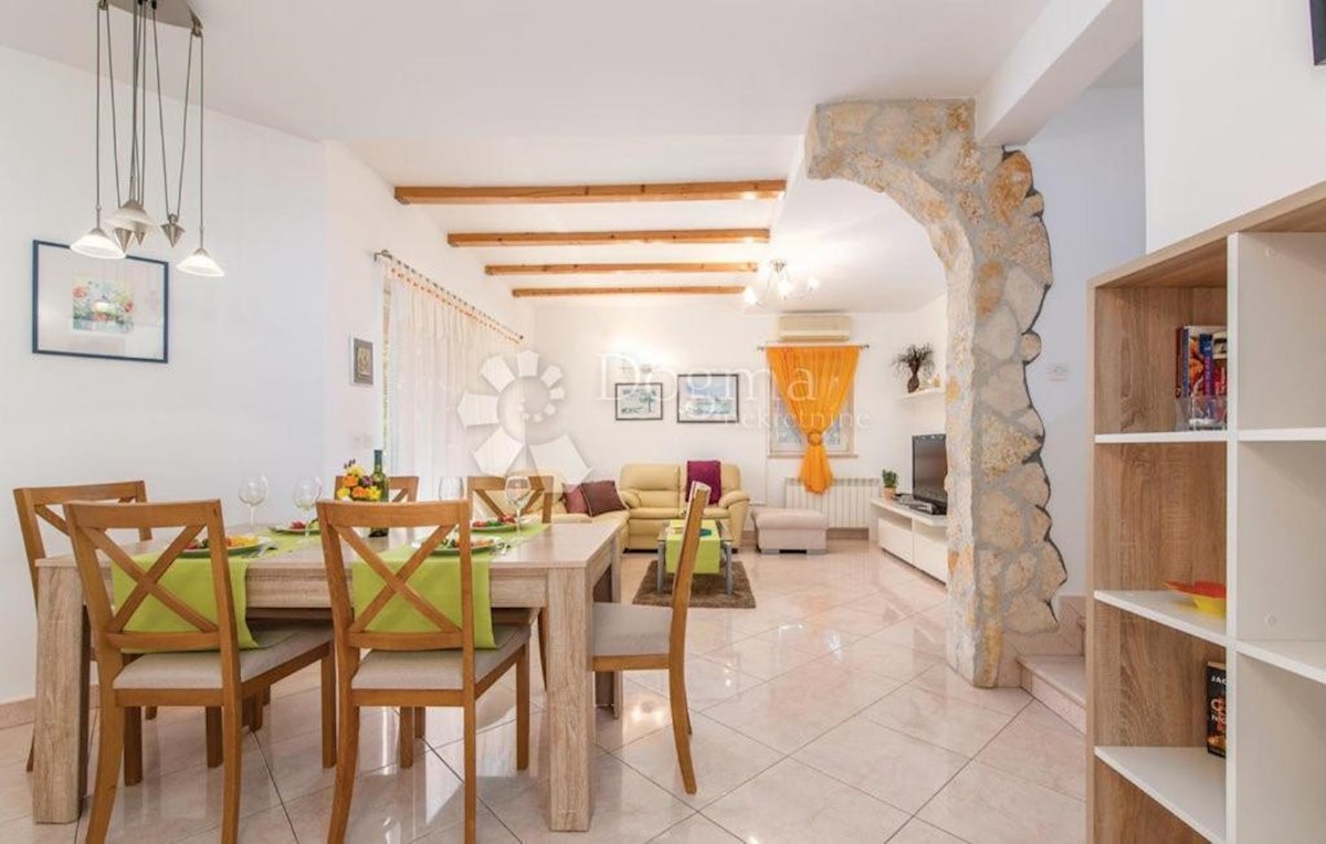 Casa indipendente con piscina e vista sulla natura!