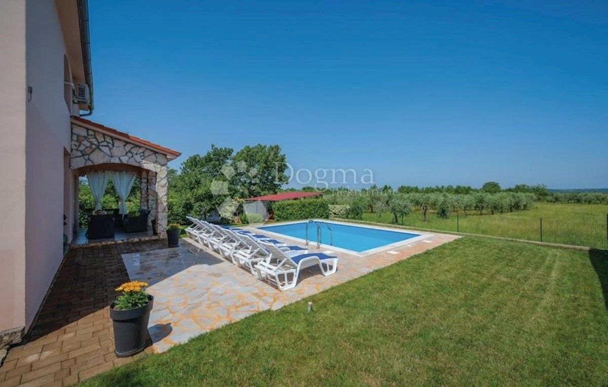 Casa indipendente con piscina e vista sulla natura!