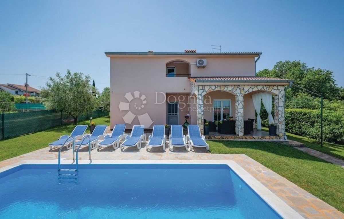 Casa indipendente con piscina e vista sulla natura!