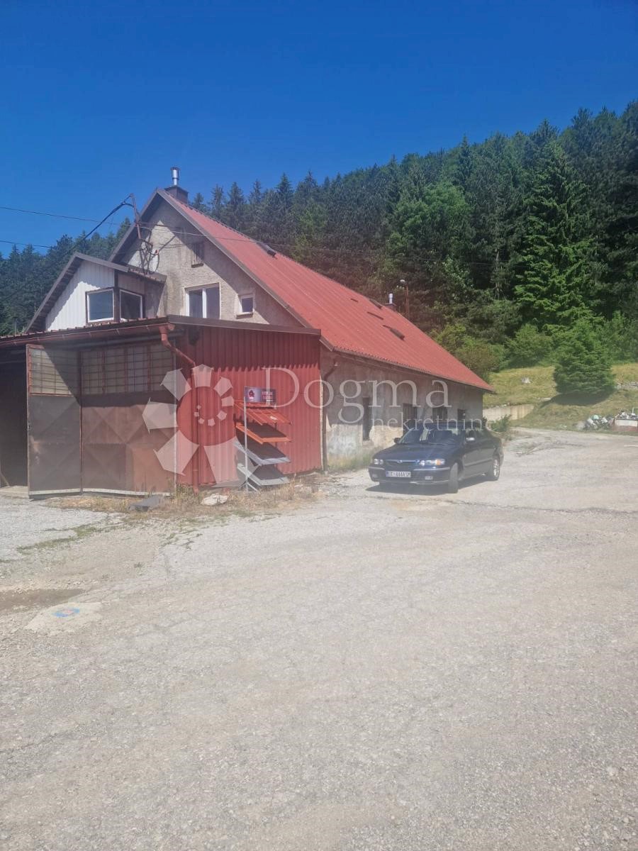 Locale commerciale Delnice, 323m2