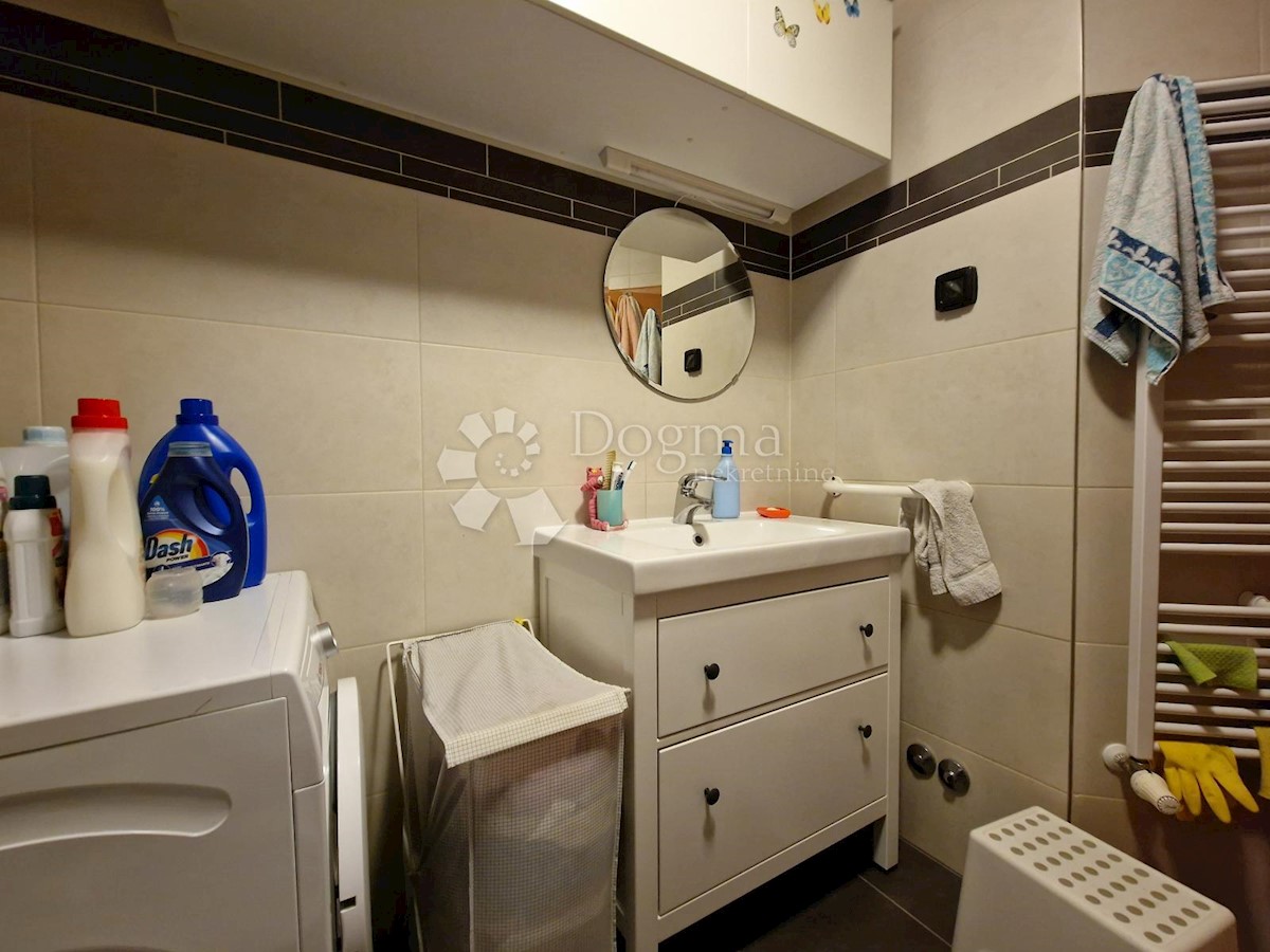 APPARTAMENTO 3 CAMERE DA LETTO, 2 BAGNI, PISCINA COMUNITARIA, GARAGE, POSIZIONE TRANQUILLA, 1° PIANO