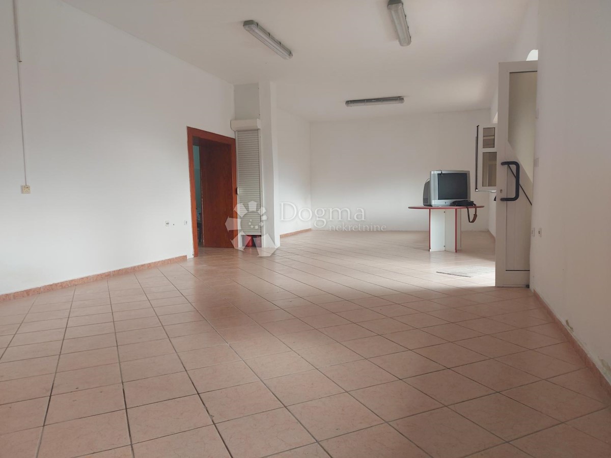 Locale commerciale Marinići, Viškovo, 158,93m2