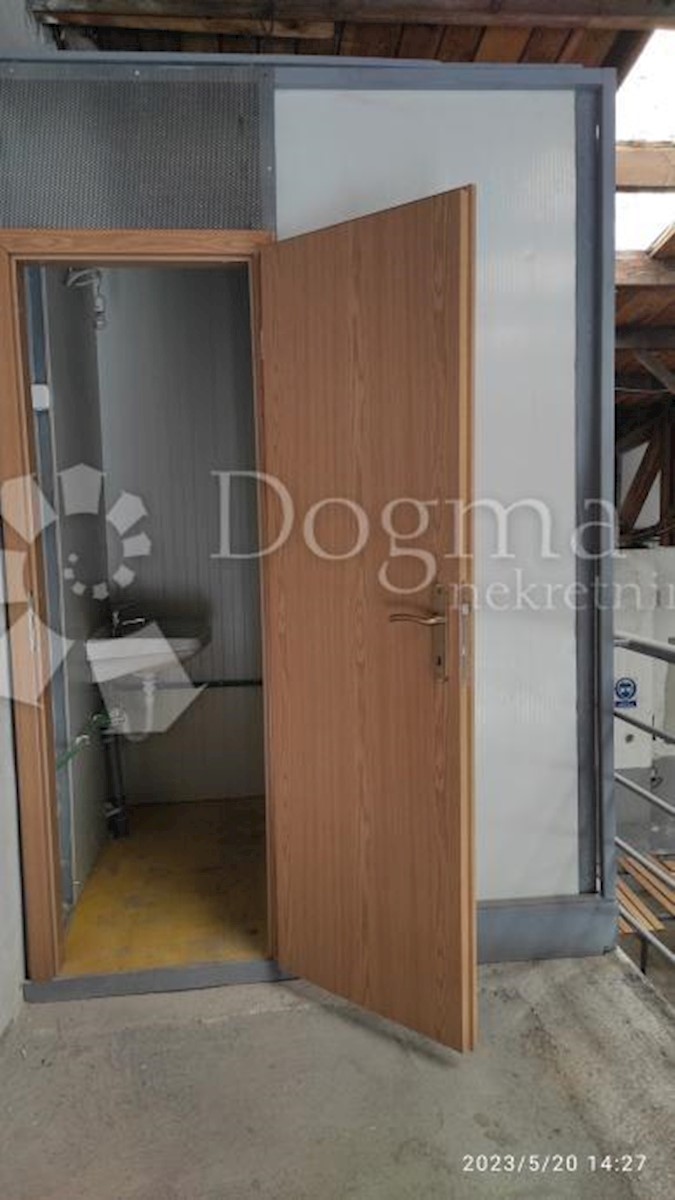 Locale commerciale Opuzen, 702,90m2