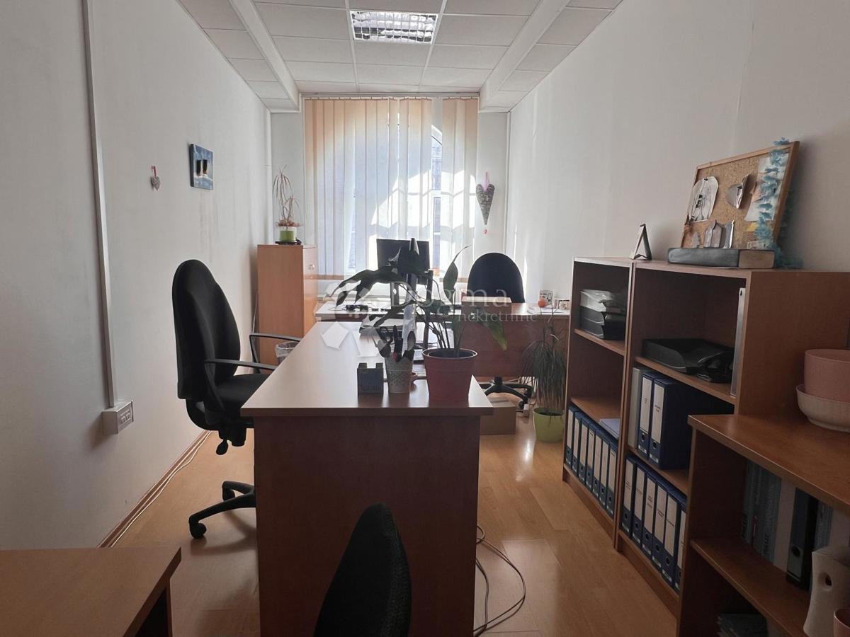 Locale commerciale Poreč, 92m2