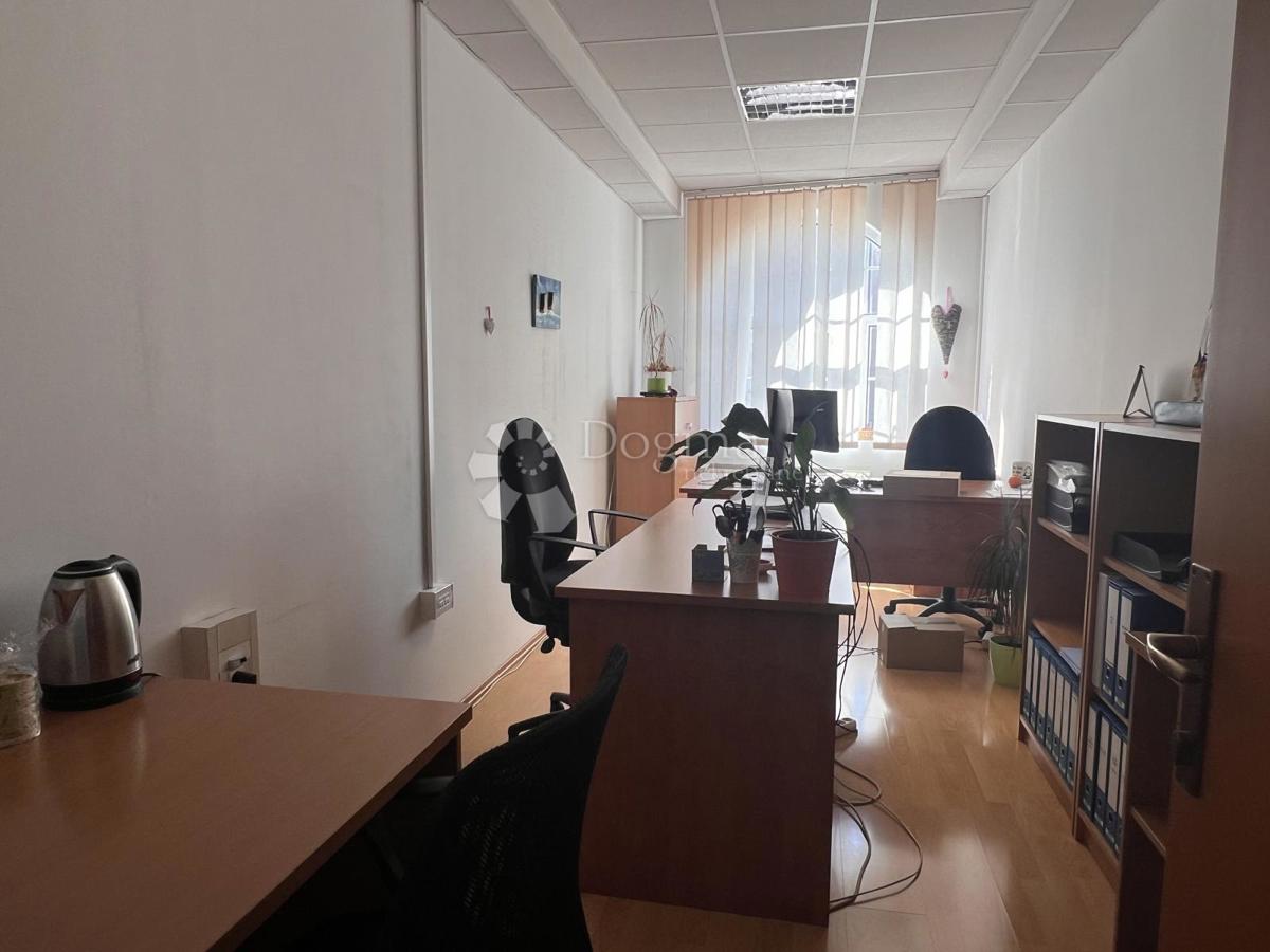 Locale commerciale Poreč, 92m2