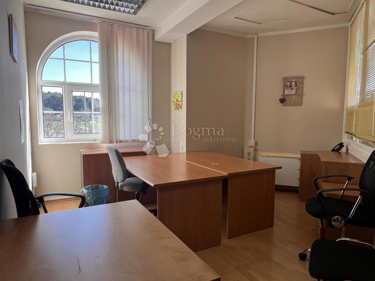 Locale commerciale Poreč, 92m2