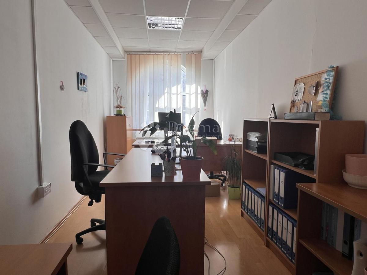 Locale commerciale Poreč, 92m2