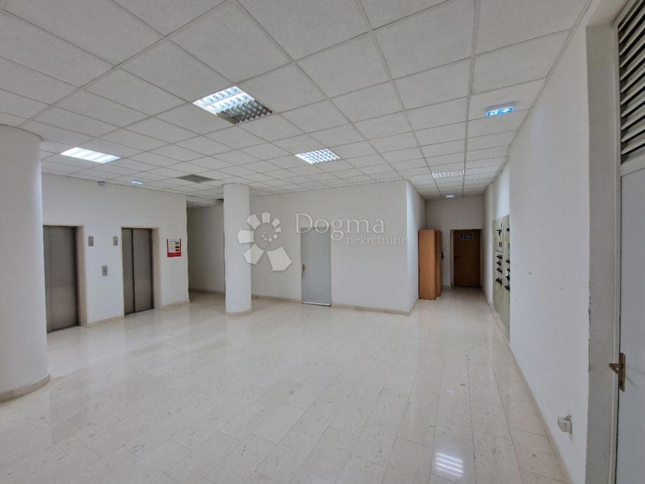 Locale commerciale Split 3, Split, 277,70m2