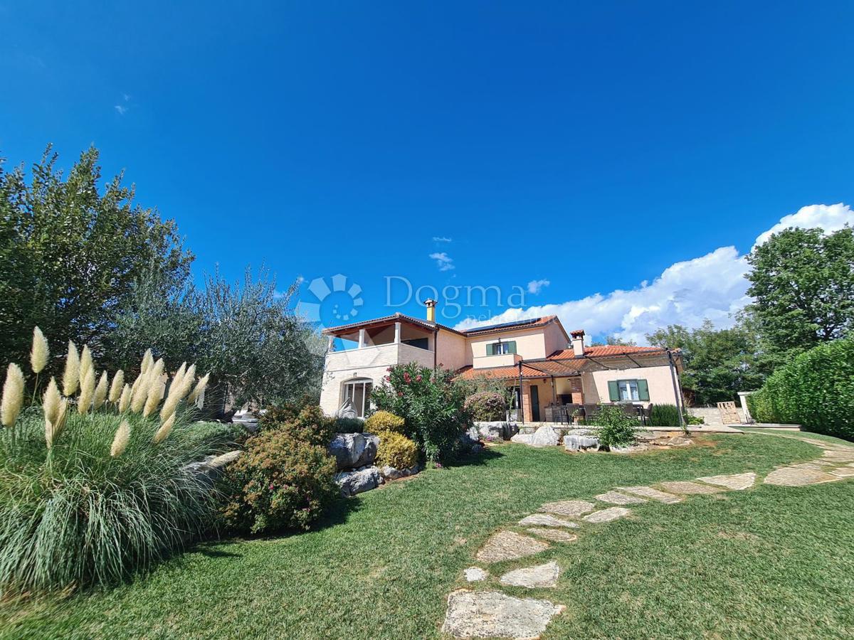 INCANTEVOLE VILLA ISTRIANA IMMERSA NELLA NATURA