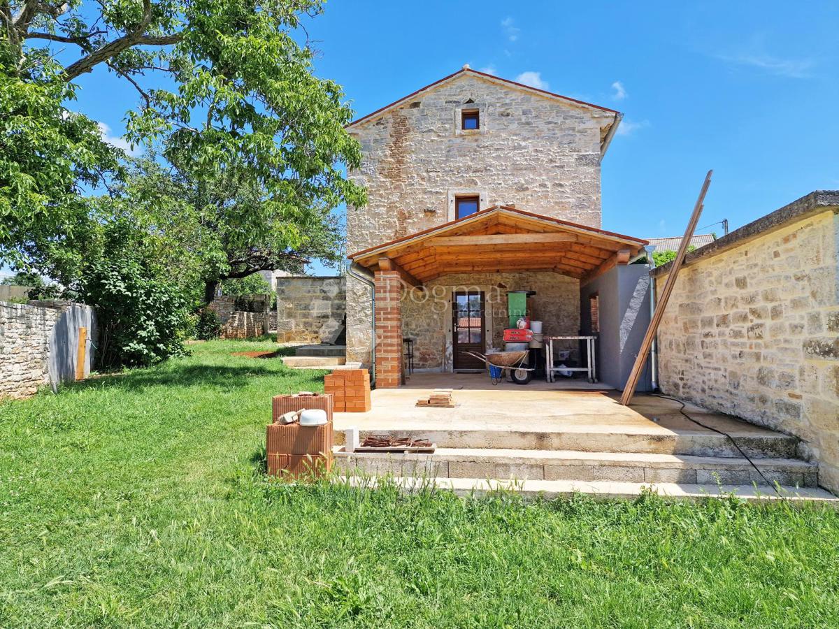 CASA IN PIETRA RISTRUTTURATA CON PISCINA E CUCINA ESTIVA