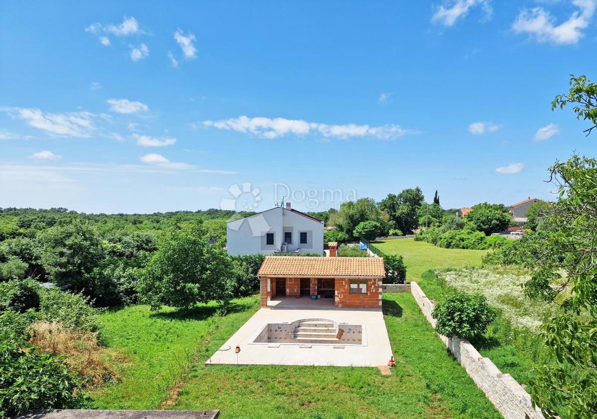 CASA IN PIETRA RISTRUTTURATA CON PISCINA E CUCINA ESTIVA