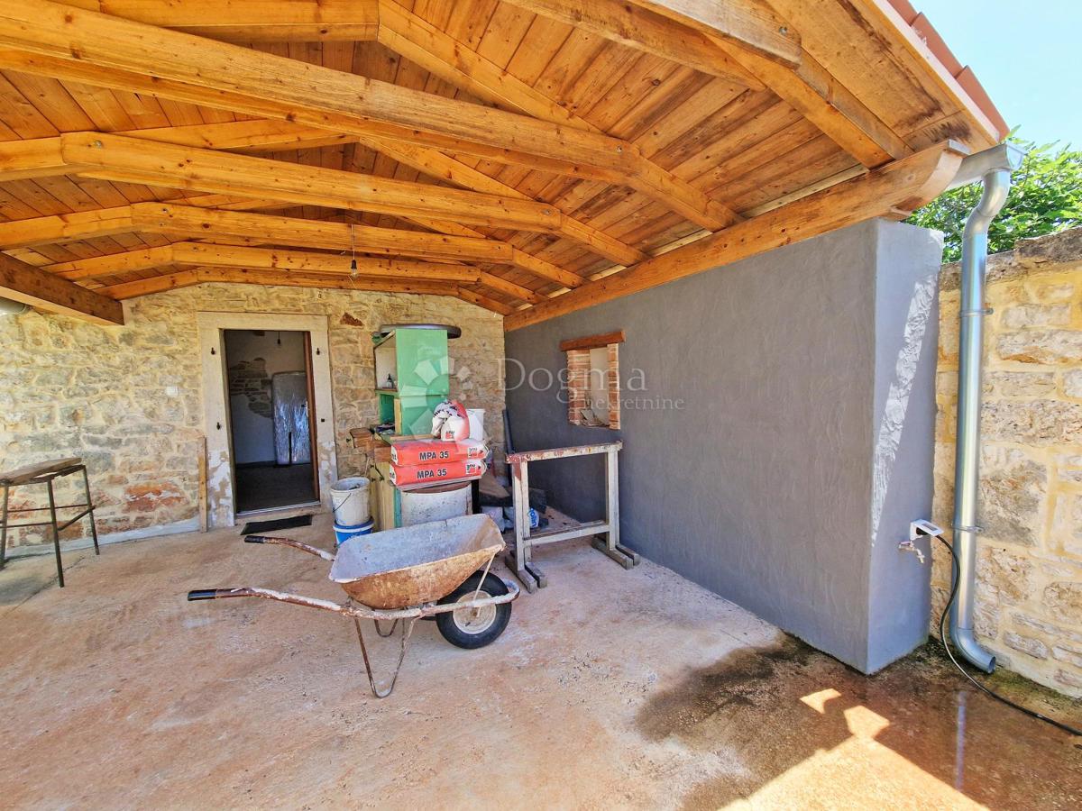 CASA IN PIETRA RISTRUTTURATA CON PISCINA E CUCINA ESTIVA