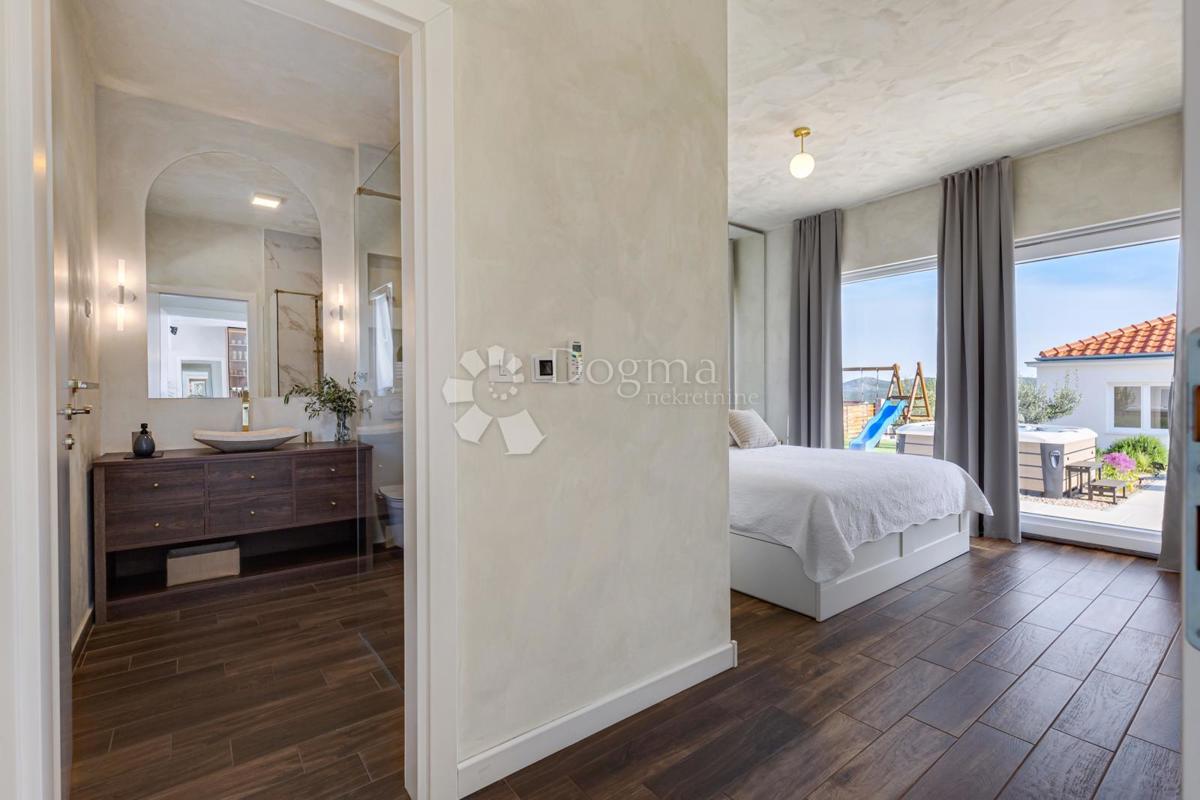 Casa Radošinovci, Benkovac, 143m2