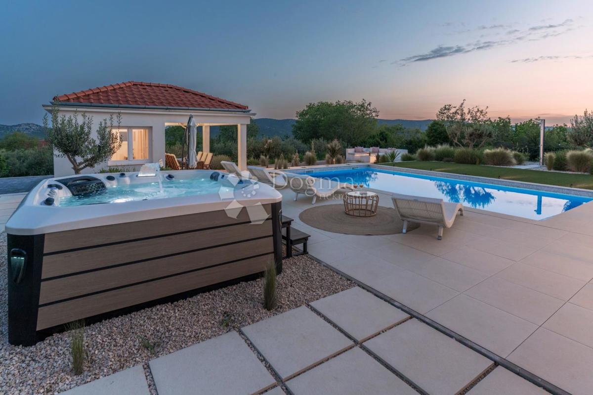 Casa Radošinovci, Benkovac, 143m2