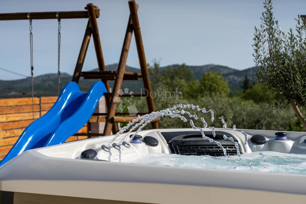 Casa Radošinovci, Benkovac, 143m2