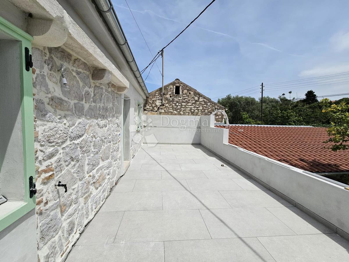 Casa Sutomišćica, Preko, 100m2