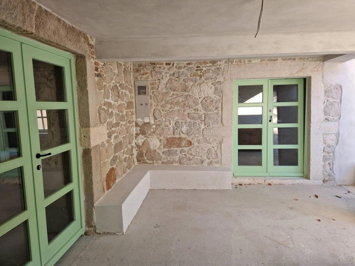 Casa Sutomišćica, Preko, 100m2