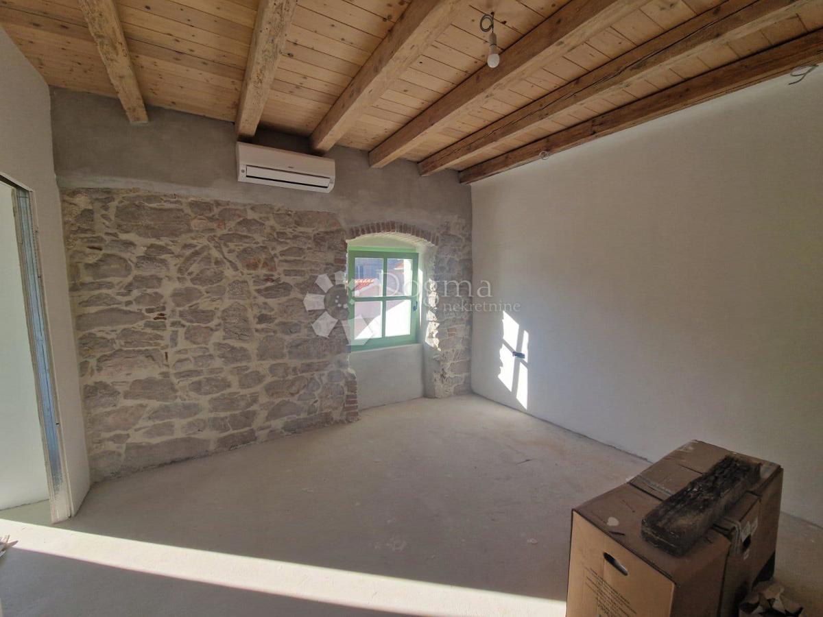 Casa Sutomišćica, Preko, 100m2