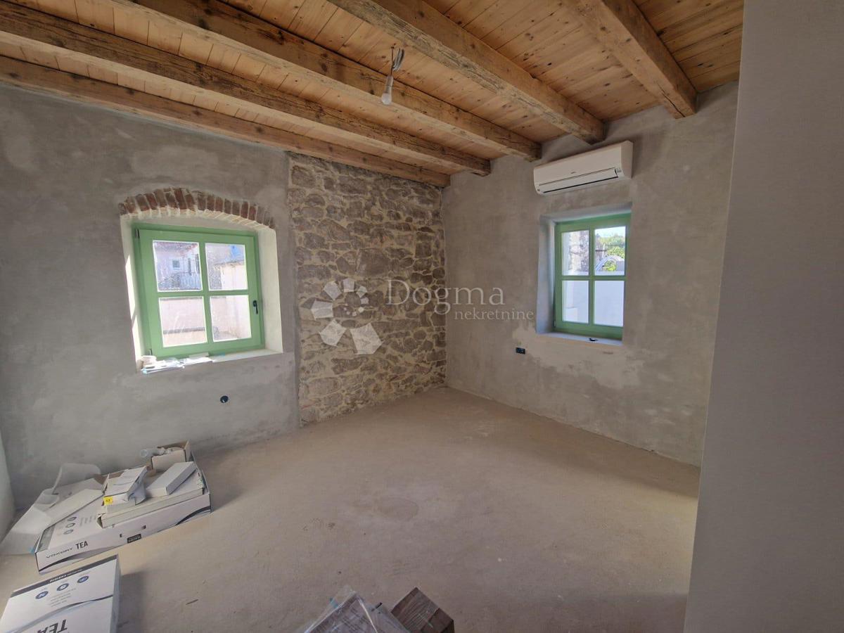 Casa Sutomišćica, Preko, 100m2