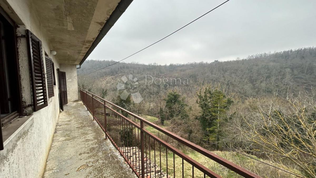 Una casa da ristrutturare con terrazza da cui non vorrai più andare!