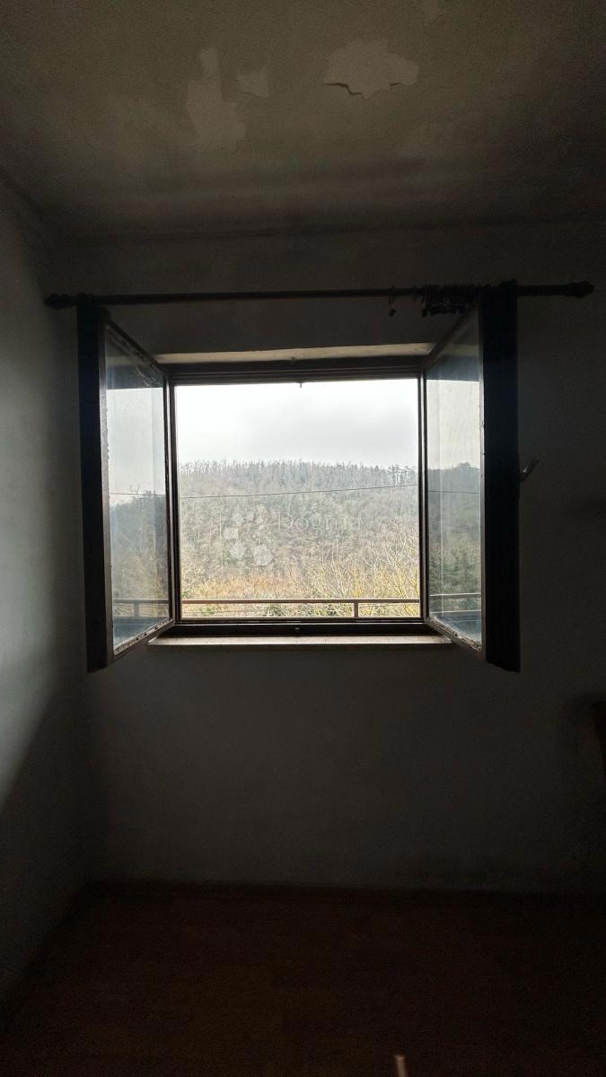 Una casa da ristrutturare con terrazza da cui non vorrai più andare!