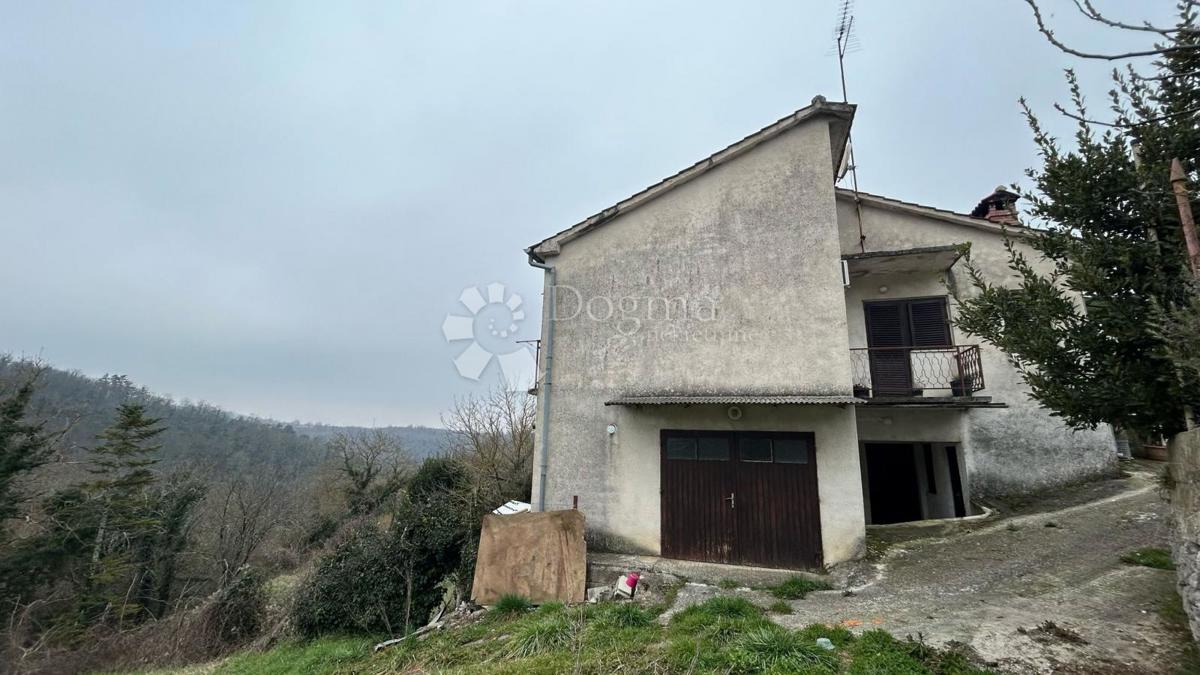 Una casa da ristrutturare con terrazza da cui non vorrai più andare!