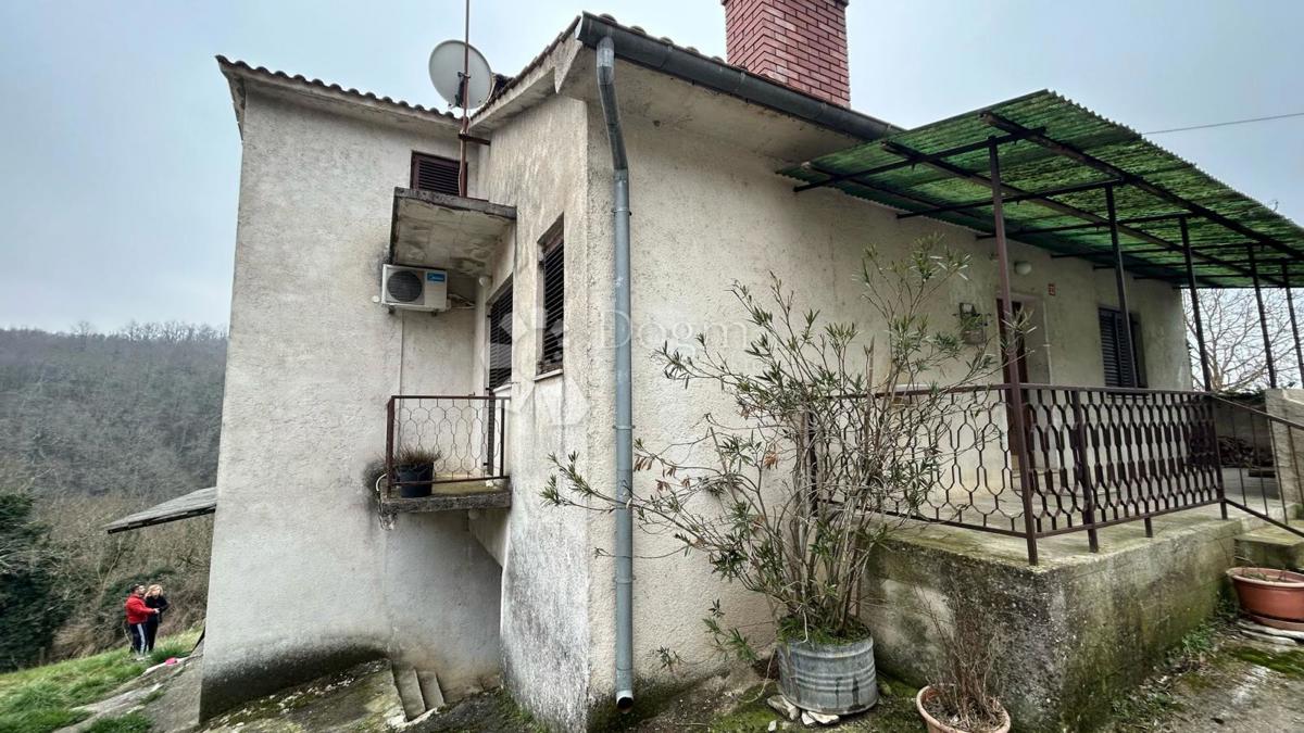 Una casa da ristrutturare con terrazza da cui non vorrai più andare!
