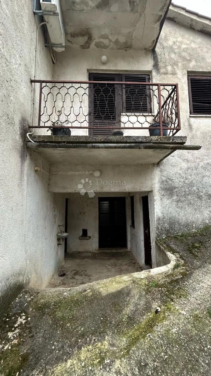 Una casa da ristrutturare con terrazza da cui non vorrai più andare!