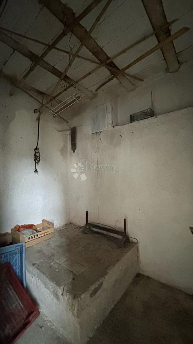 Una casa da ristrutturare con terrazza da cui non vorrai più andare!