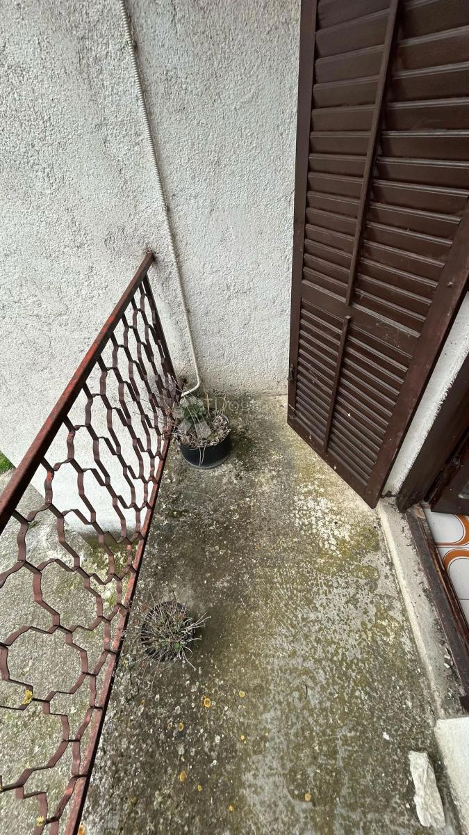 Una casa da ristrutturare con terrazza da cui non vorrai più andare!
