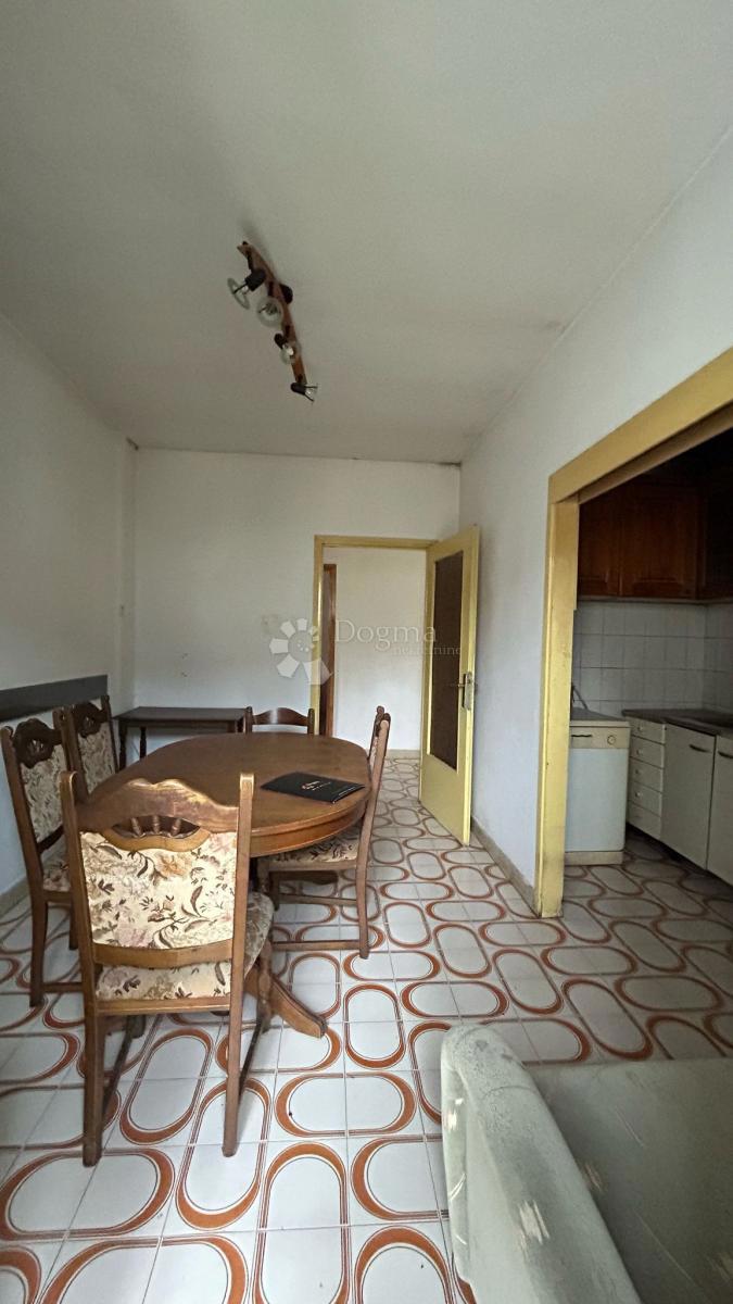 Una casa da ristrutturare con terrazza da cui non vorrai più andare!