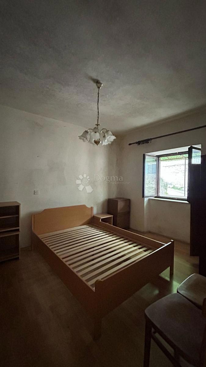 Una casa da ristrutturare con terrazza da cui non vorrai più andare!
