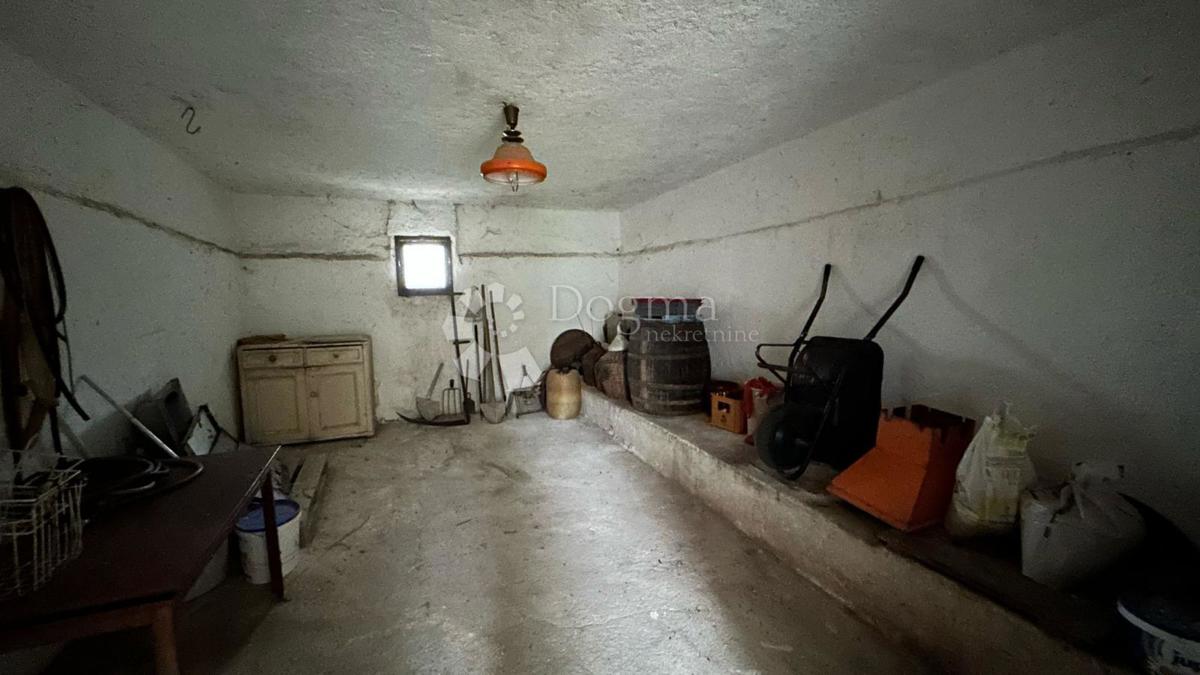 Una casa da ristrutturare con terrazza da cui non vorrai più andare!