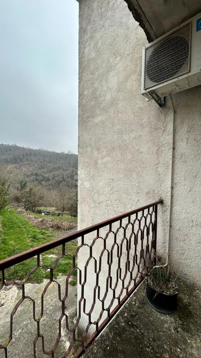 Una casa da ristrutturare con terrazza da cui non vorrai più andare!