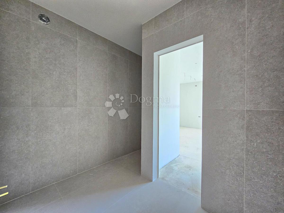 Nuovo edificio di alta qualità con vista sul mare