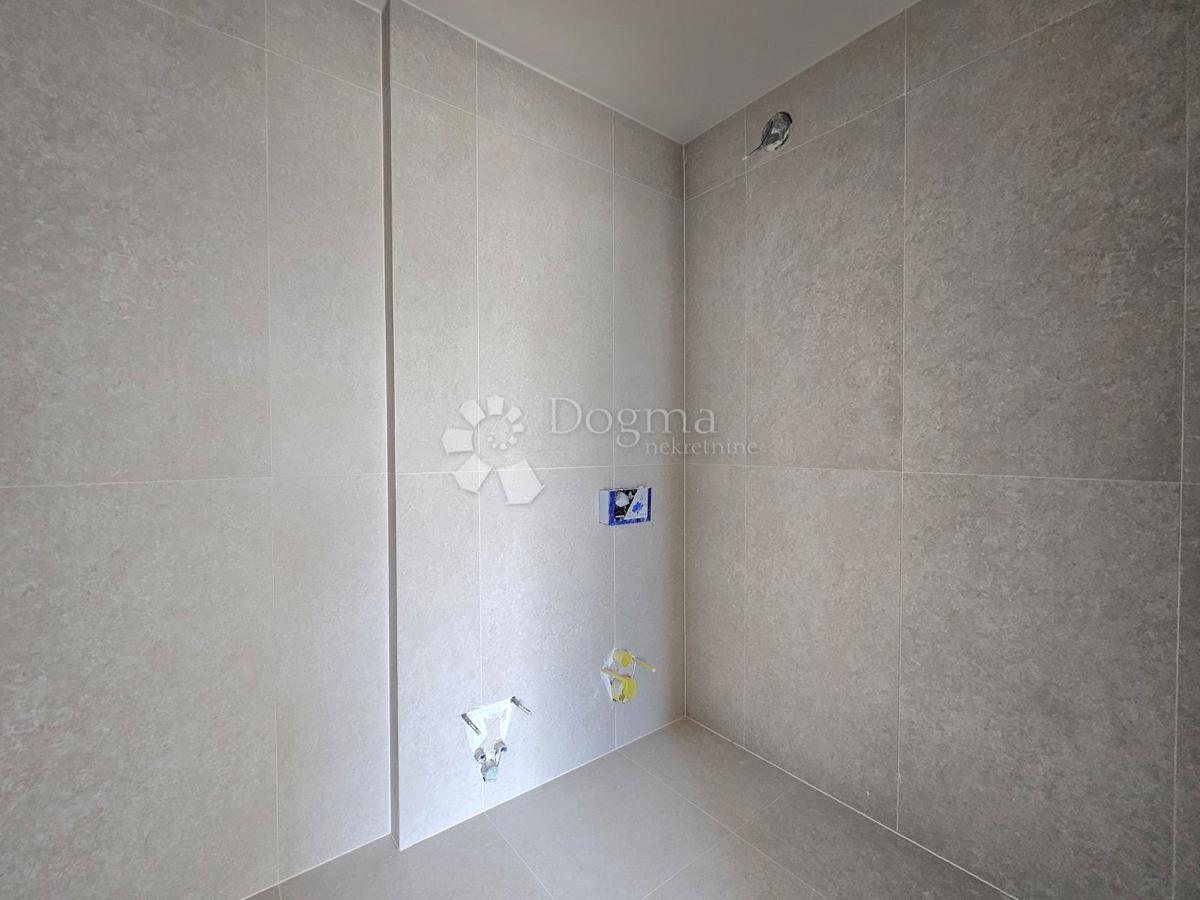 Nuovo edificio di alta qualità con vista sul mare