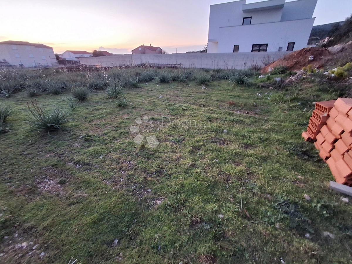 Terreno edificabile Barbat na Rabu, Rab, 705m2