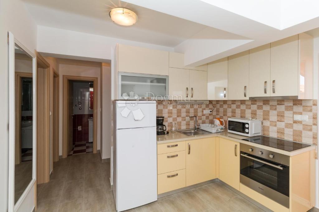 Casa Vodice, Centar, 300m2