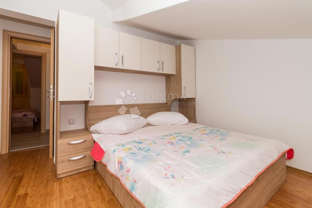 Casa Vodice, Centar, 300m2